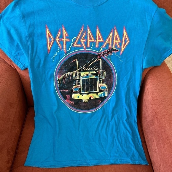 DEF Leppard Truck 🛻 Shirt - Picture 3 of 4